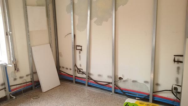 controparete con intercapedine per tubi idraulici ed lelettrici